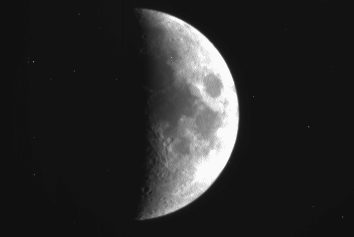 Deep Impact Spacecraft Eyes the Moon